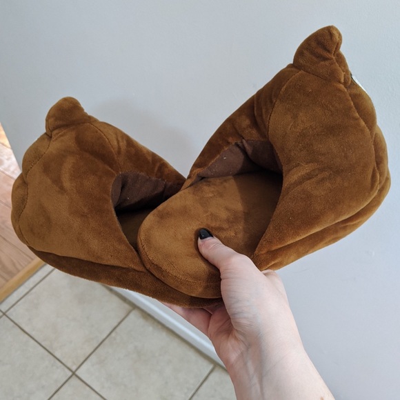 🎁 Poop Emoji Slippers 💩 - Picture 3 of 4